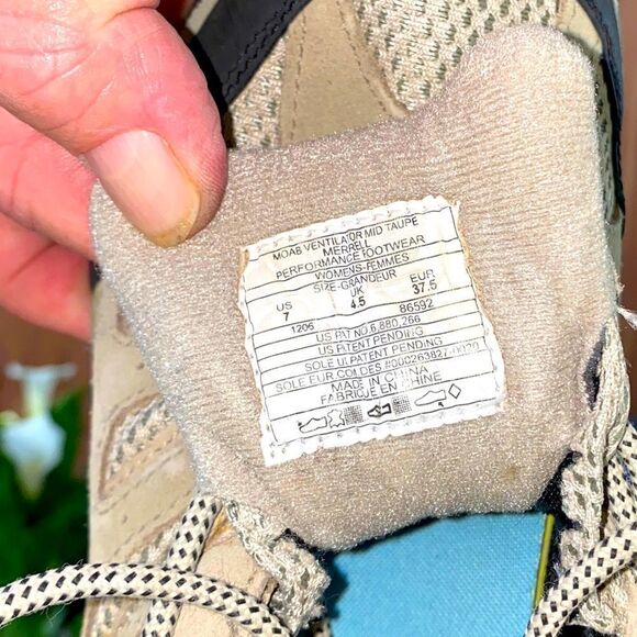 Ladies Merrell Moab above the ankle hiking boots with Vibram soles sized 7 - Picture 7 of 8